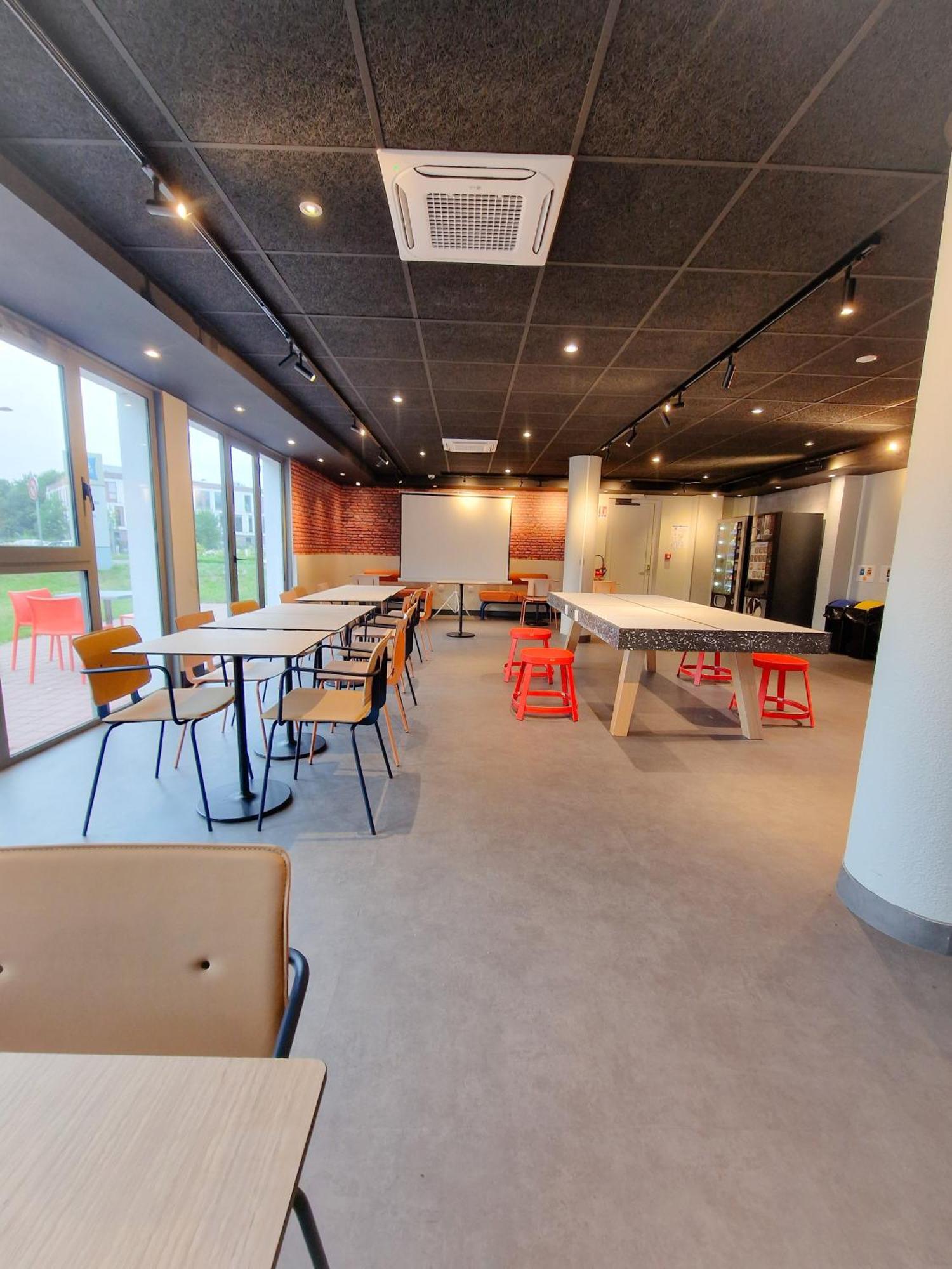 马尔克昂巴勒勒里尔宜必思快捷酒店 马尔康巴勒尔 外观 照片