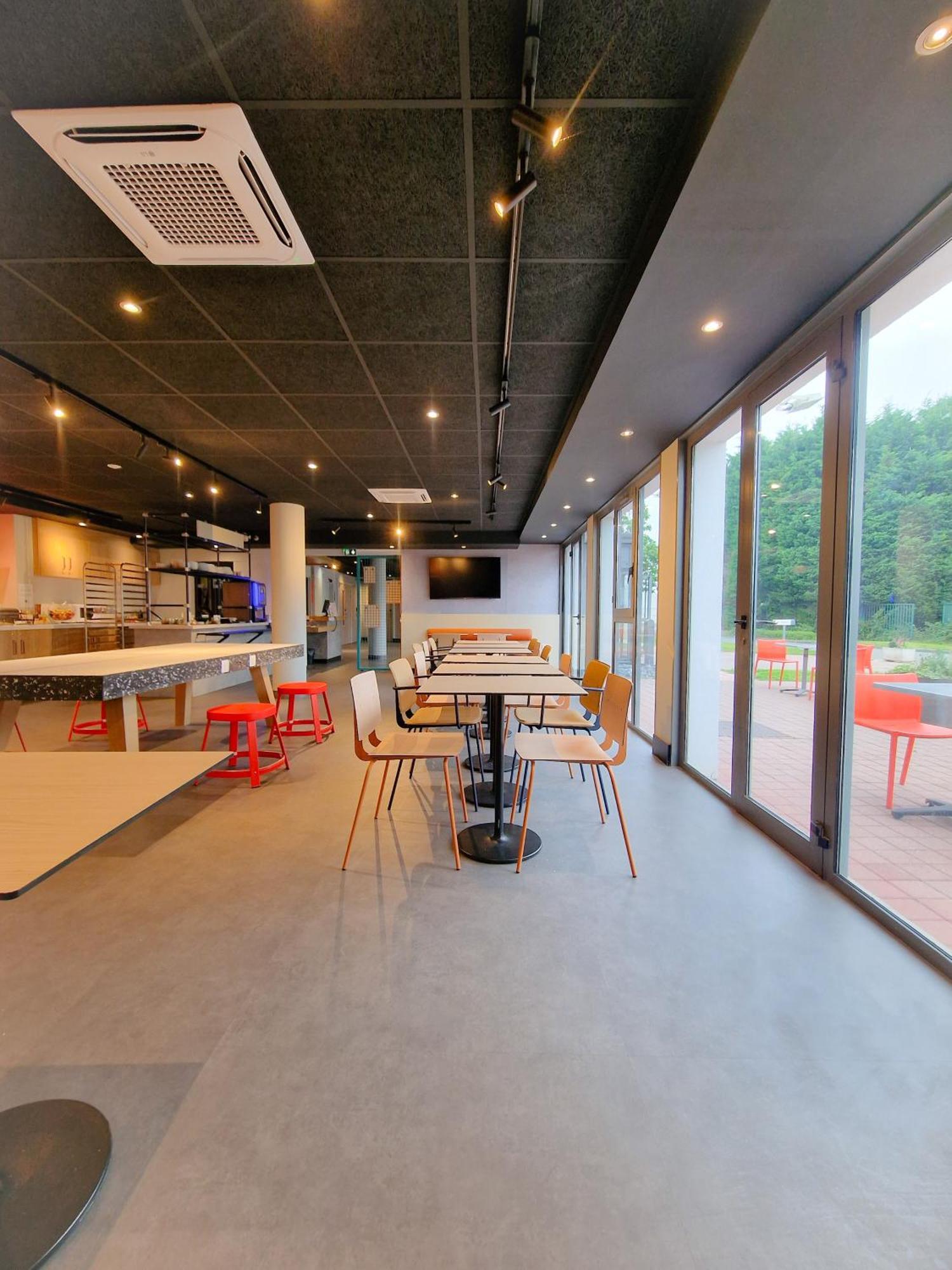 马尔克昂巴勒勒里尔宜必思快捷酒店 马尔康巴勒尔 外观 照片
