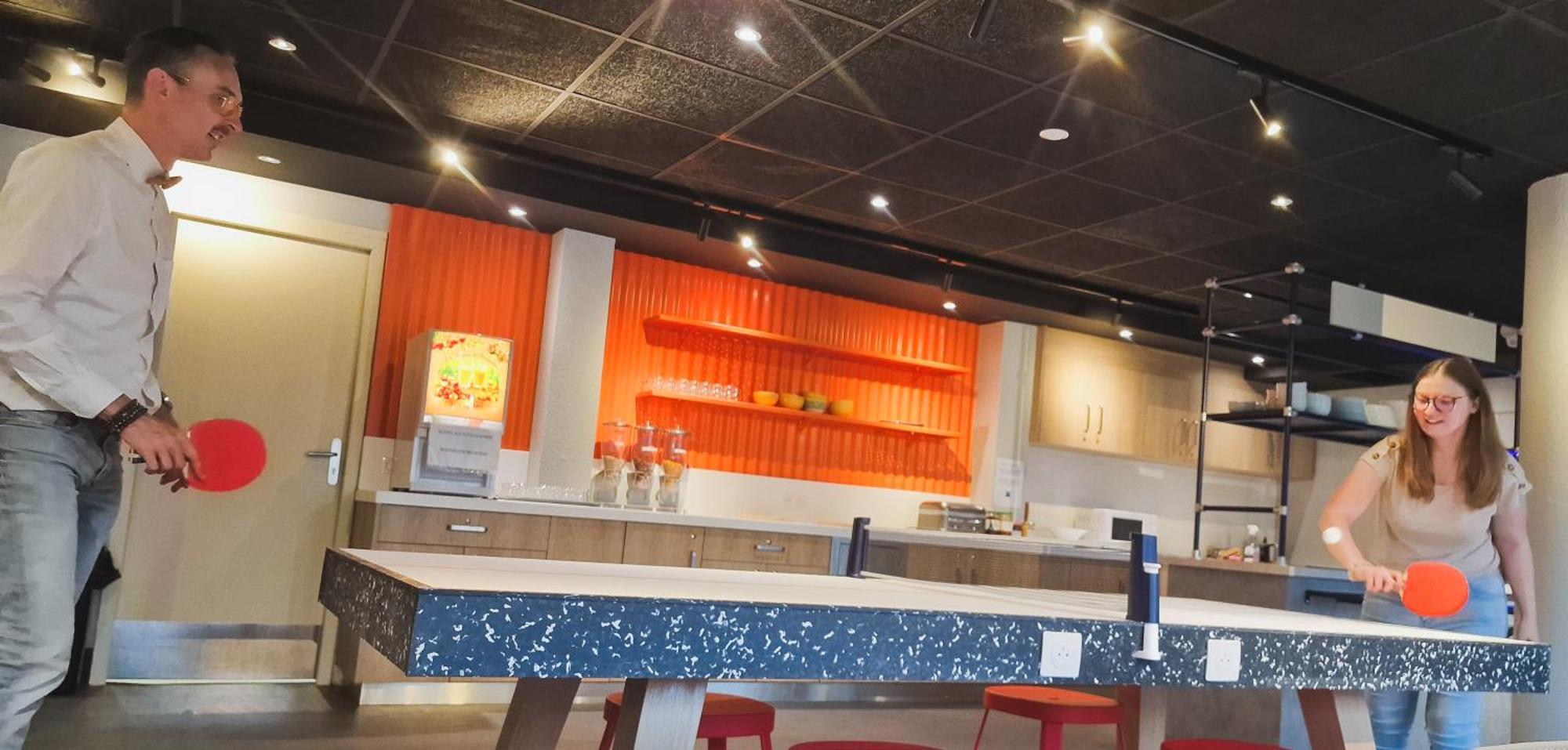 马尔克昂巴勒勒里尔宜必思快捷酒店 马尔康巴勒尔 外观 照片